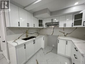 21 Baccarat Crescent in Brampton, ON - Building Photo - Building Photo
