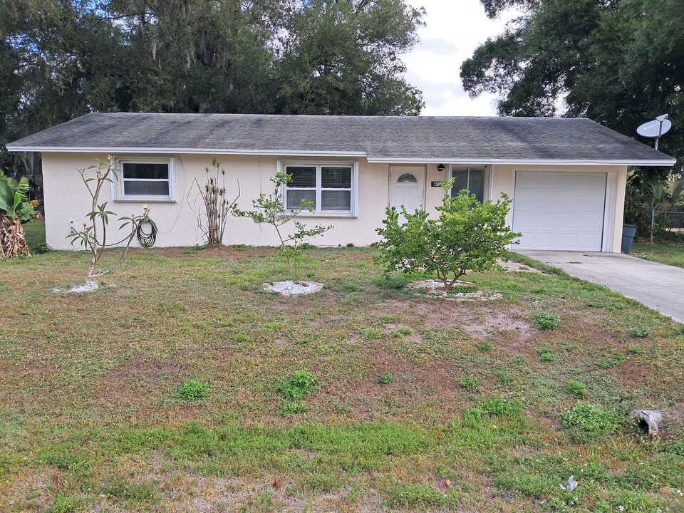 13914 Nassau St in Ft. Myers, FL - Building Photo