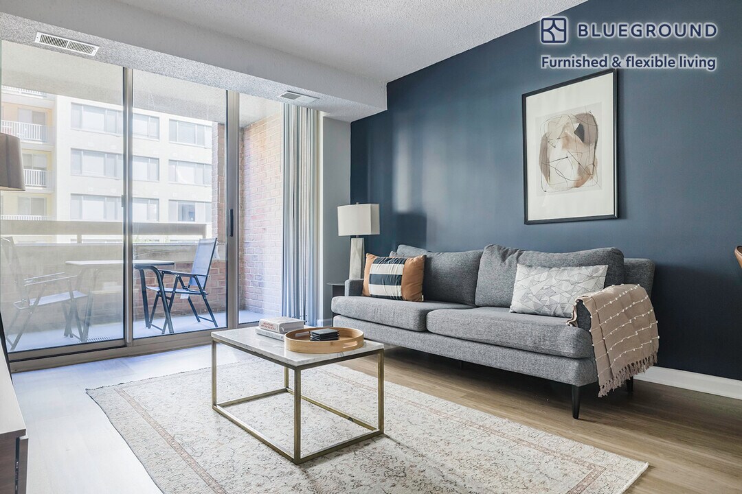 2140 L St NW in Washington, DC - Building Photo