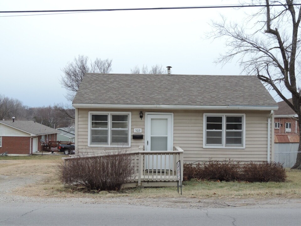 503 W McPherson St in Knob Noster, MO - Building Photo