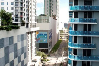 11 NE 6th St in Miami, FL - Foto de edificio - Building Photo