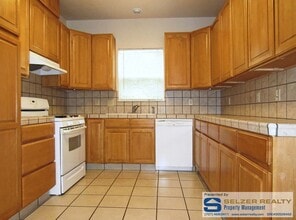 1032 W Standley St in Ukiah, CA - Building Photo - Building Photo