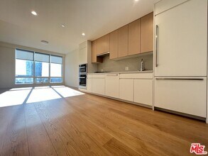 877 Francisco St in Los Angeles, CA - Building Photo - Building Photo