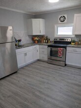 21000 Crystal Ave in Euclid, OH - Building Photo - Building Photo