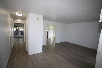 2221 Washington Ave in Anchorage, AK - Building Photo - Building Photo