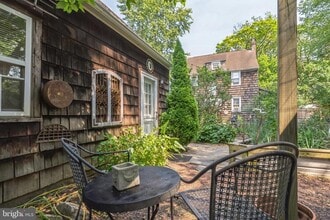 808 Monroe Ave in Glenside, PA - Foto de edificio - Building Photo