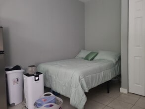11520 SW 80th St in Miami, FL - Building Photo - Building Photo