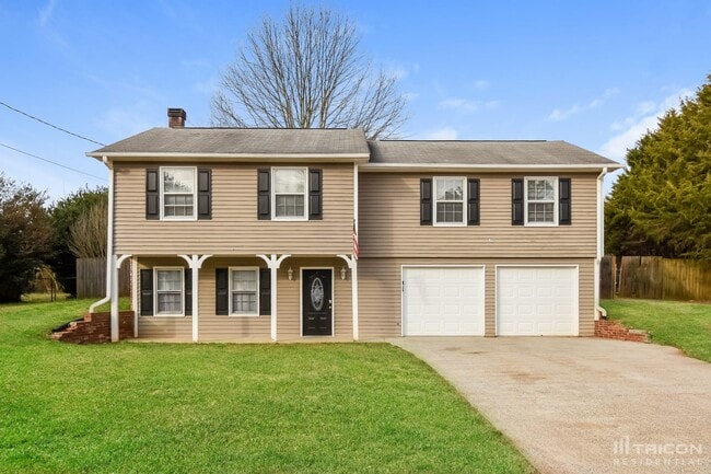 property at 414 Breezy Dr SW