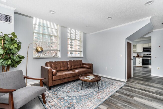 106 13th St in Boston, MA - Foto de edificio - Building Photo