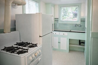 72 Girard Ave in Sausalito, CA - Foto de edificio - Building Photo