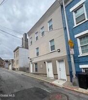 31 Van Zandt St in Albany, NY - Building Photo