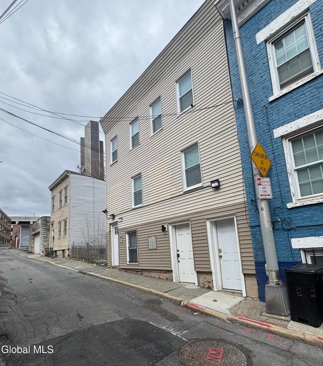 property at 31 Van Zandt St