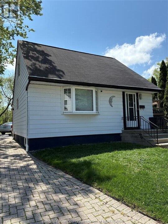 875 Francois Ct in Windsor, ON - Building Photo
