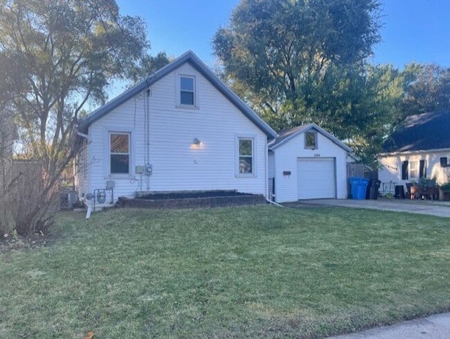 2304 Clark St in Middleton, WI - Building Photo - Building Photo