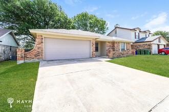 7924 Meadowbrook Dr in Watauga, TX - Building Photo - Building Photo