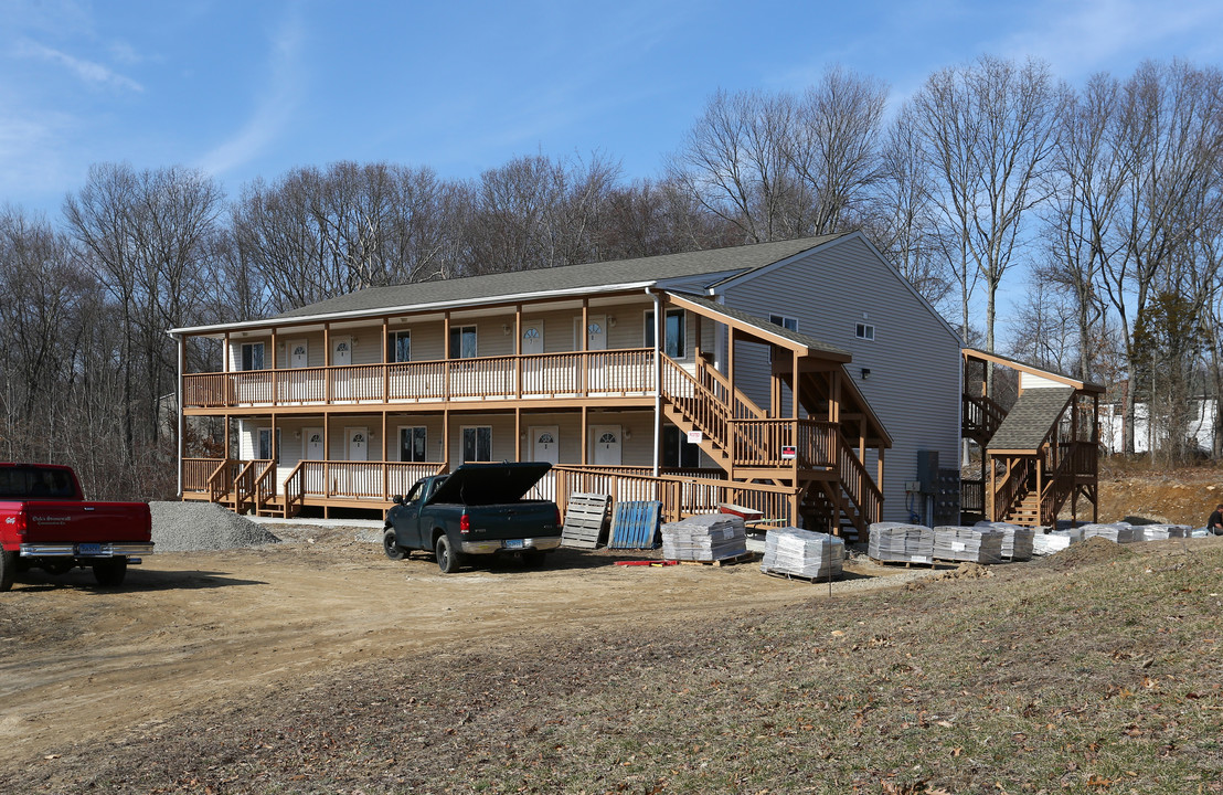 36 Platoz Dr in Uncasville, CT - Building Photo