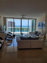 19400 Turnberry Way, Unit 2021 in Aventura, FL - Building Photo - Building Photo