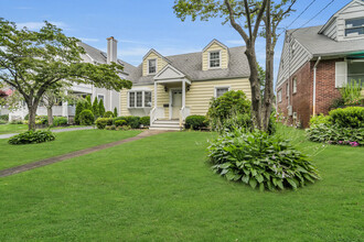 312 Salem Ave in Spring Lake, NJ - Building Photo - Building Photo