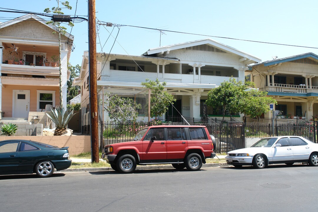 2641 San Marino St in Los Angeles, CA - Building Photo