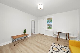 608 Glenwood Ave in Elgin, IL - Building Photo - Building Photo