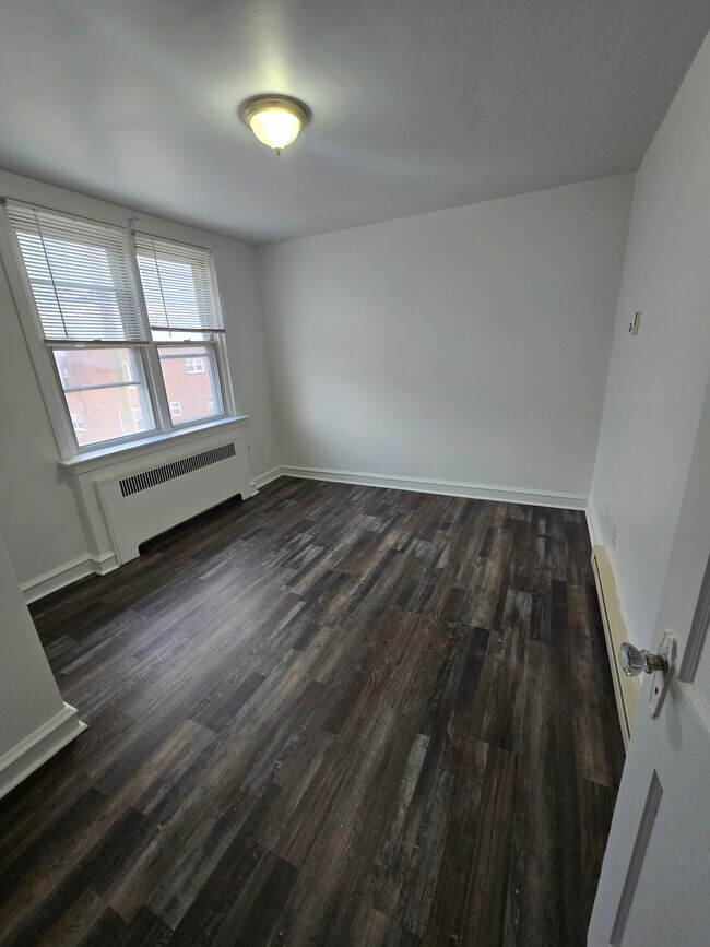 4042 Bleigh Ave, Unit 2nd floor in Philadelphia, PA - Building Photo - Building Photo