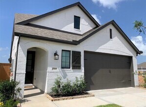 13110 Blue Flora Dr in Texas City, TX - Building Photo - Building Photo