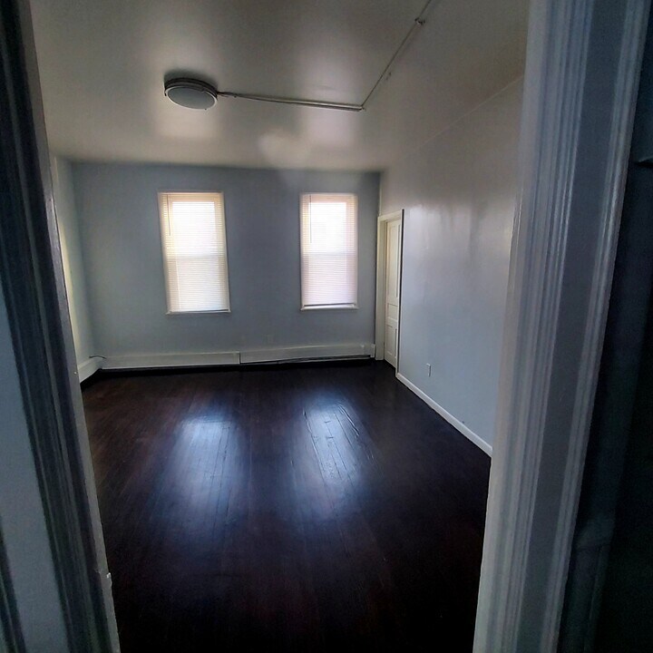 468 Amherst St, Unit 2 in Buffalo, NY - Building Photo
