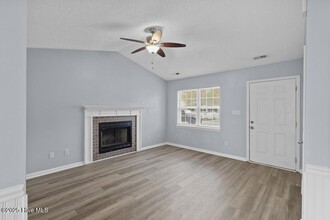 106 Ervin Ct in Jacksonville, NC - Building Photo - Building Photo