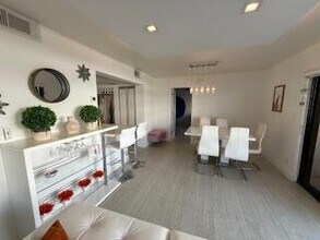 330 SE 20th Ave in Deerfield Beach, FL - Building Photo - Building Photo