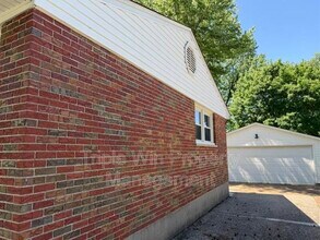 185 St Eugene Ln in Florissant, MO - Building Photo - Building Photo