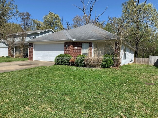 1612 Cresent St in Bentonville, AR - Building Photo - Building Photo