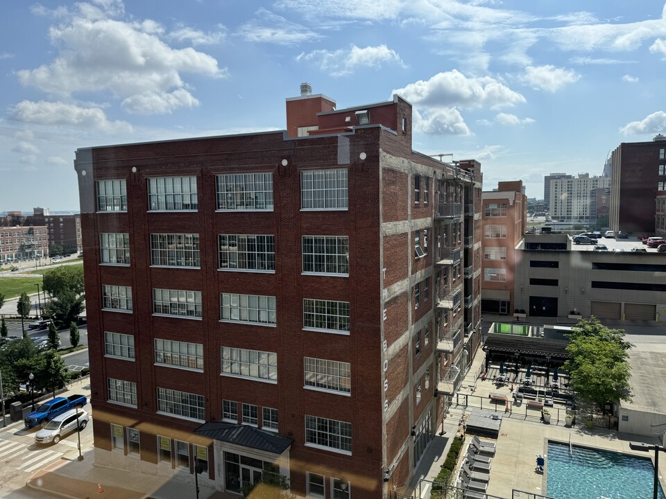 706 Broadway Blvd, Unit 404 in Kansas City, MO - Building Photo