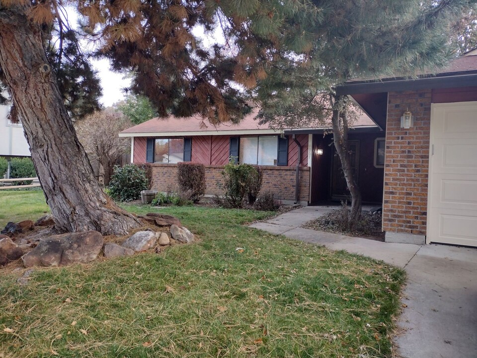 1967 E Gloucester St in Boise, ID - Building Photo