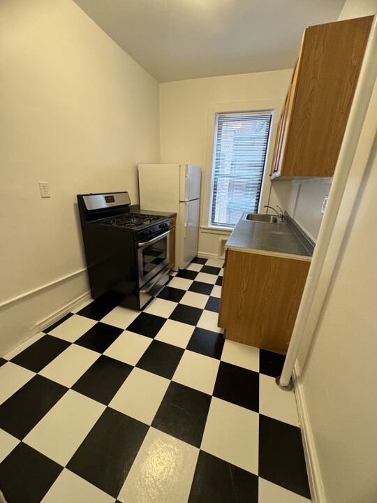 3086 29th St, Unit 3 in Astoria, NY - Building Photo