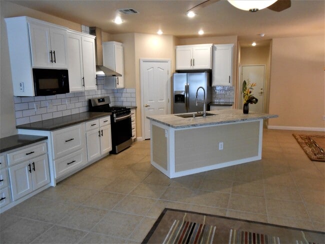 81 Dow Jones St in Henderson, NV - Foto de edificio - Building Photo