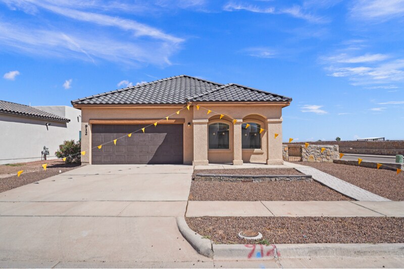 912 Clapham St in El Paso, TX - Building Photo