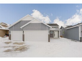 7394 21st St S in Fargo, ND - Building Photo