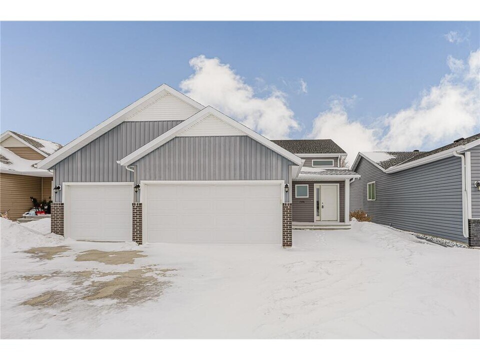 7394 21st St S in Fargo, ND - Building Photo