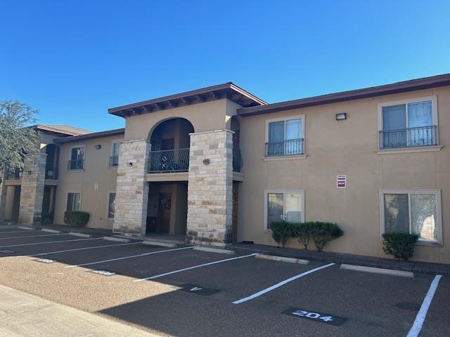 9805 Sterling Loop in Laredo, TX - Building Photo