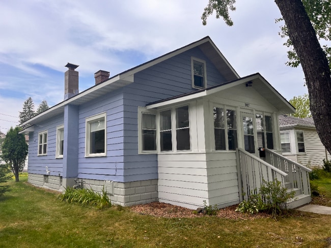 property at 1917 W Kent Rd