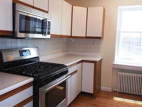 39 Commonwealth Ave, Unit 22 in Chestnut Hill, MA - Building Photo - Building Photo