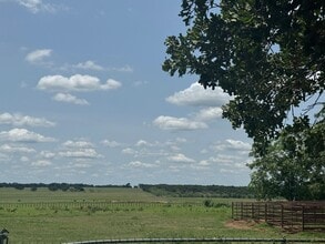 543 Walker Ln in Millsap, TX - Foto de edificio - Building Photo