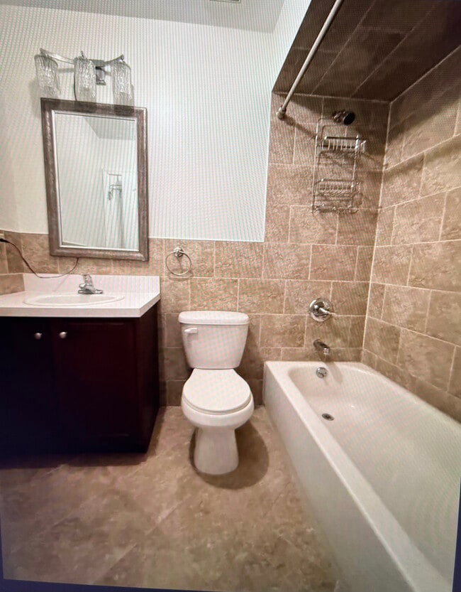 15 Stalie Ct, Unit STUDIO APT in Staten Island, NY - Foto de edificio - Building Photo