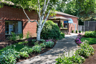 Brook Village West in Salem, NH - Building Photo - Building Photo