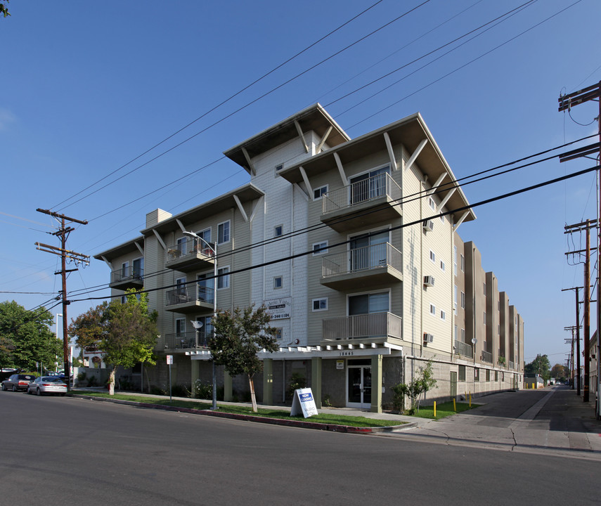 Valerio Vista in Reseda, CA - Building Photo