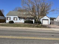 306 5th Ave in East Northport, NY - Building Photo