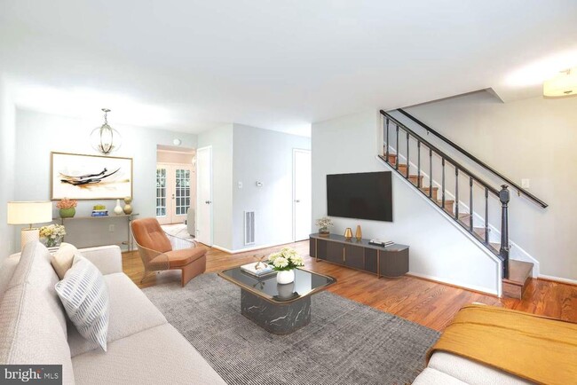 2526-E S Arlington Mill Dr in Arlington, VA - Building Photo - Building Photo
