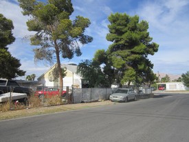 3514 Center Dr in Las Vegas, NV - Foto de edificio - Building Photo