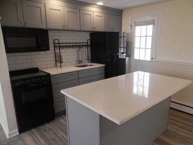 58 Van Zant St-Unit -2B in Norwalk, CT - Building Photo - Building Photo