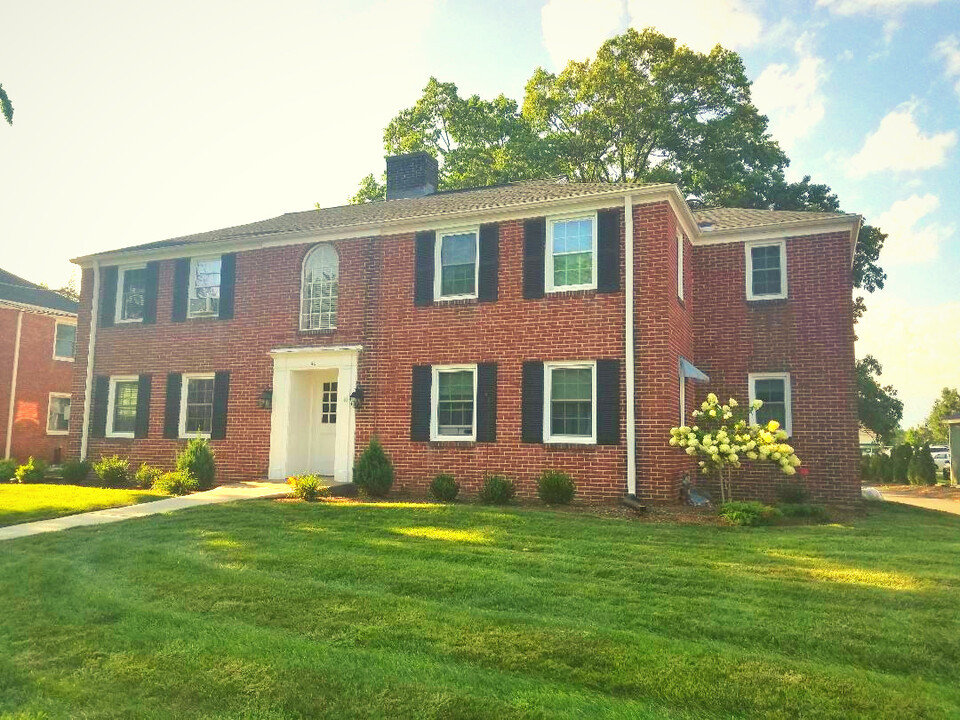 School Street Apartments in Glastonbury, CT - Building Photo